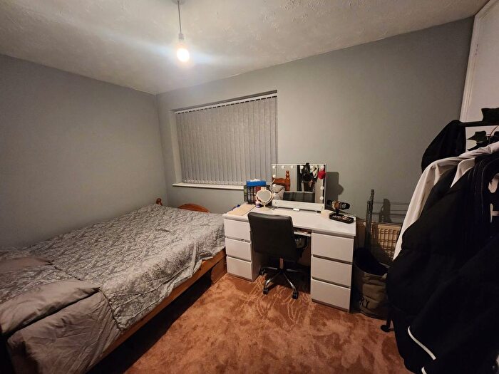 1 Bedroom Flat To Rent In Mayfair, Bradford, BD5