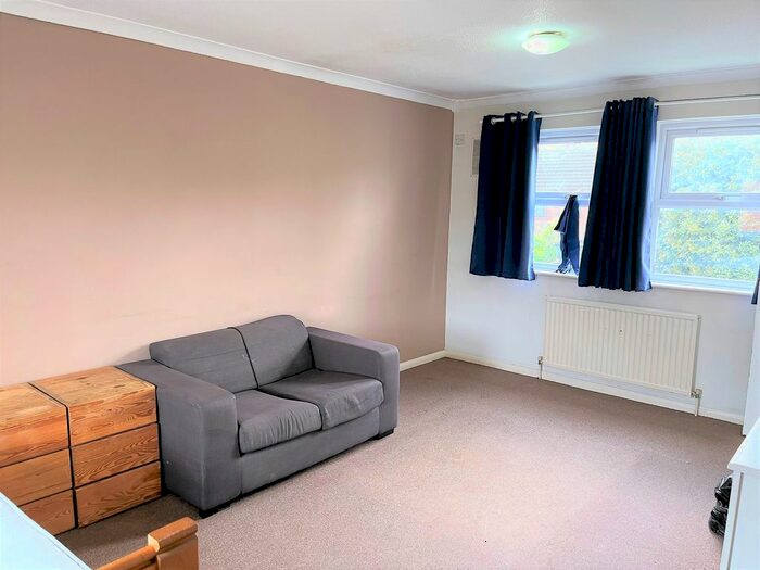 1 Bedroom Flat To Rent In Padbury Close, Bedfont, Feltham, TW14