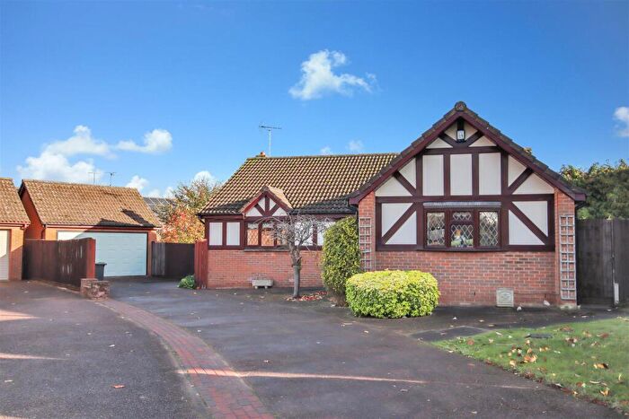 3 Bedroom Detached Bungalow For Sale In Kensington Close, Rushden, NN10