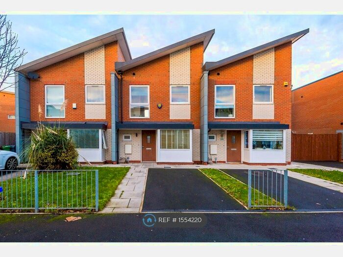 2 Bedroom Semi-Detached House To Rent In Bell Crescent, Manchester, M11