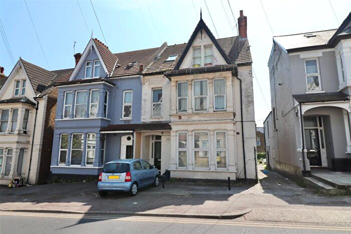 2 Bedroom Flat For Sale In York Road, Southend-on-Sea, Essex, SS1