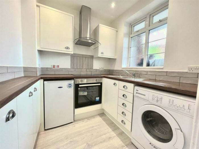 1 Bedroom Apartment To Rent In Parrs Wood Court, Wilmslow Road, Manchester, M20