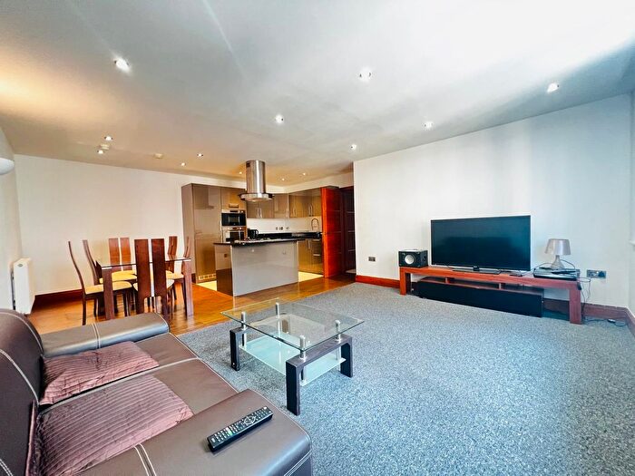 3 Bedroom Flat To Rent In Scarbrook Road, Croydon, CR0