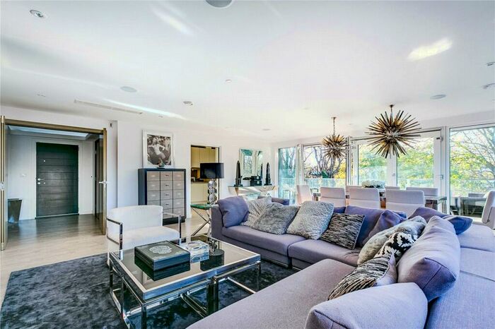 3 Bedroom Apartment To Rent In Halcyon Close, London, SW13