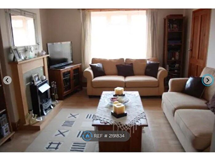 3 Bedroom Terraced House To Rent In Brickmakers Lane, Hemel Hempstead, HP3