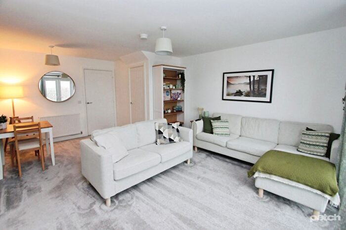 3 Bedroom Semi-Detached House For Sale In Outerwood View, Kilwinning, KA13