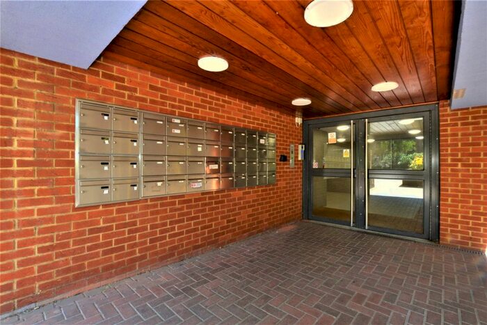1 Bedroom Flat To Rent In Brighton Road, Purley, CR8