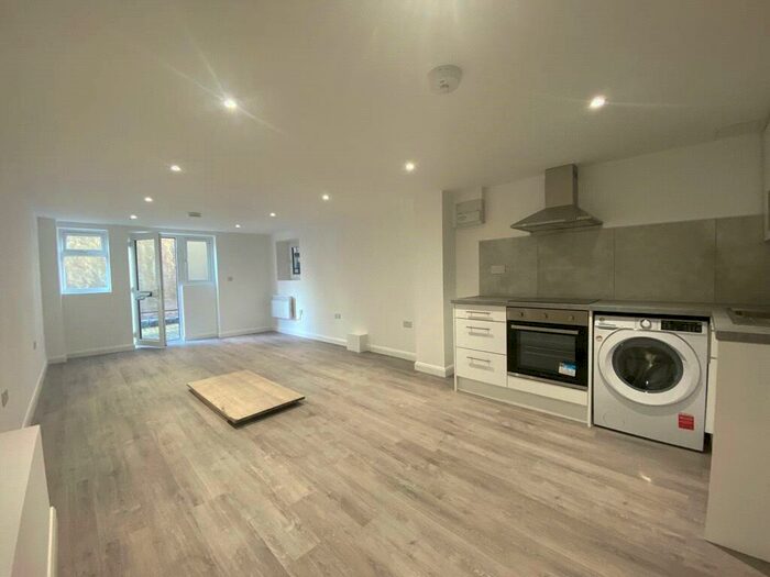 Apartment To Rent In Harvey Mews, Crouch End, London, N8