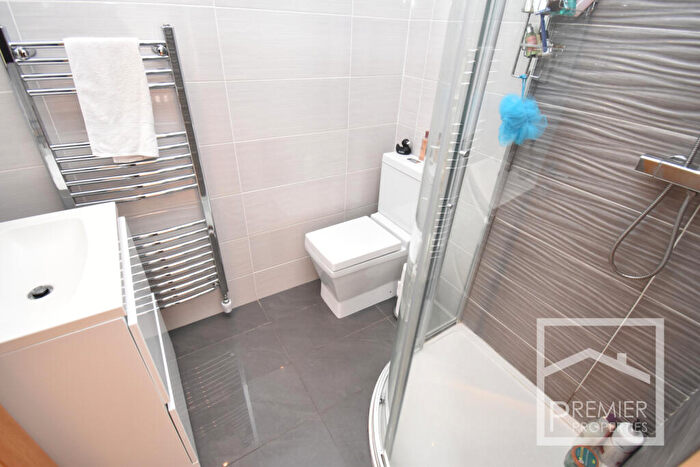 2 Bedroom Detached Bungalow For Sale In Clydeview Road, Bothwell, G71