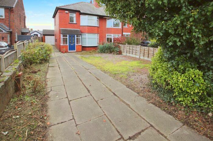 3 Bedroom Semi-Detached House To Rent In Bolton Road, Bury, BL8