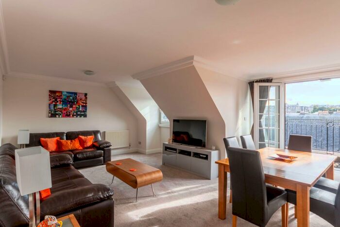 2 Bedroom Flat To Rent In Powderhall Rigg Edinburgh United Kingdom, EH7