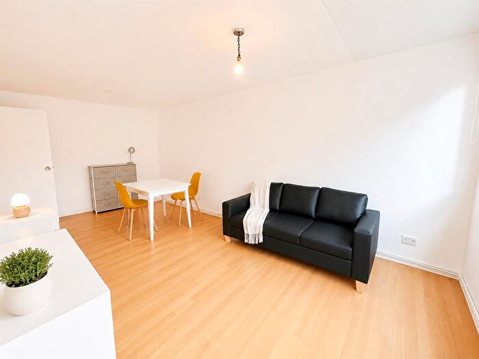 3 Bedroom Flat To Rent In Turville House, St Johns Wood, London, NW8