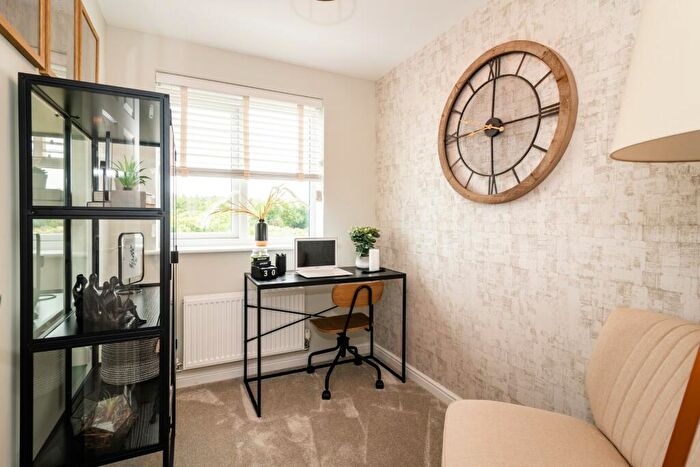 3 Bedroom Semi-Detached House For Sale In Watts Walk, Forest Town, Mansfield, , Uk, NG19