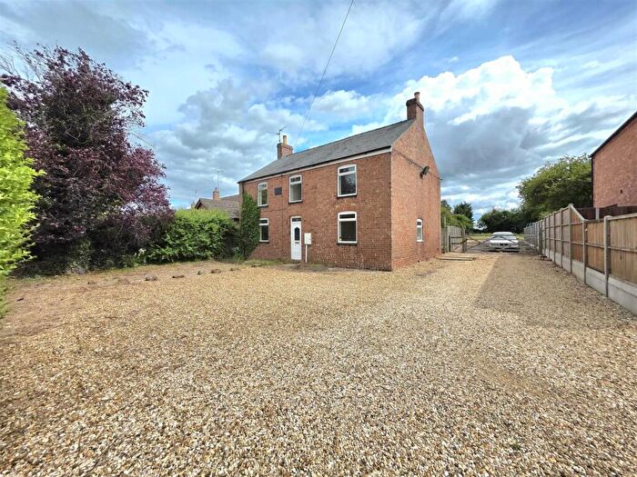4 Bedroom Detached House For Sale In Roman Bank, Moulton Seas End, PE12