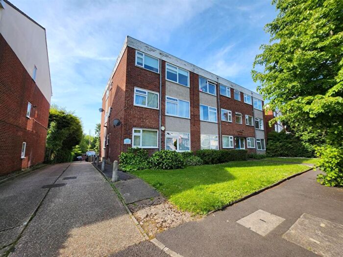 2 Bedroom Flat To Rent In Chingford Avenue, E4