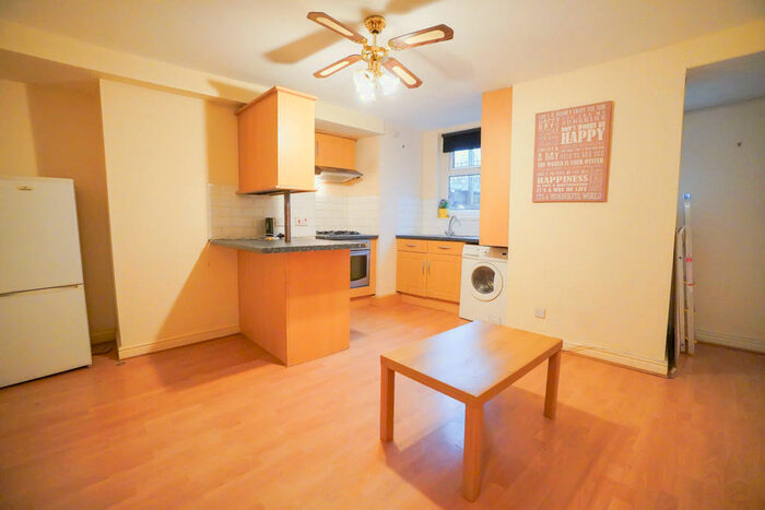 1 Bedroom Apartment To Rent In Melville Place, Woodhouse, Leeds, LS6