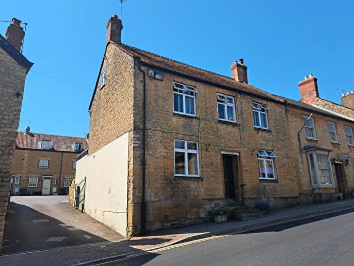 1 Bedroom Flat To Rent In West Street, Crewkerne, Somerset, TA18