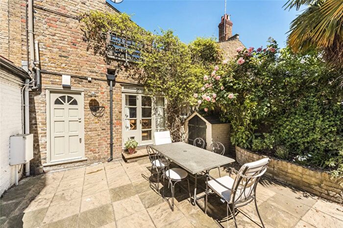 2 Bedroom Flat For Sale In New Kings Road, London, SW6