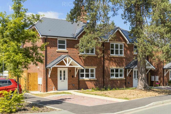 2 Bedroom Cottage To Rent In Lynwood Village, Ascot, SL5