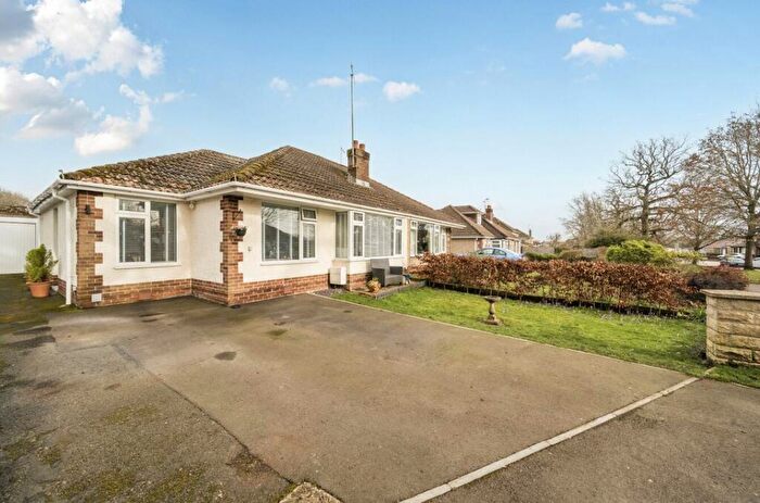 3 Bedroom Bungalow For Sale In Cardigan Close, Lawn, Swindon, SN3