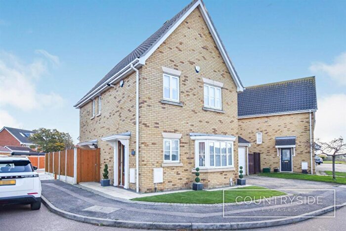 3 Bedroom Detached House For Sale In Heather Close, Canvey Island, SS8