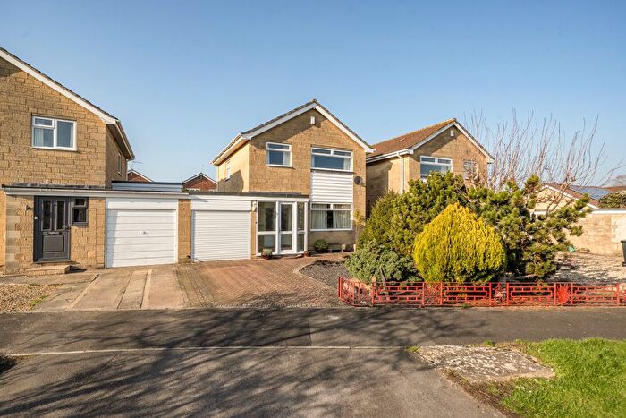 3 Bedroom Detached House For Sale In Canford Close, Nythe, Swindon, SN3