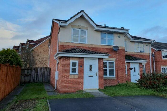 3 Bedroom Semi-Detached House To Rent In Lockyer Close, York, YO30