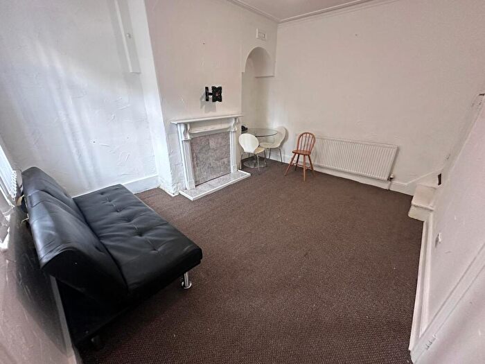 2 Bedroom House To Rent In East Park Mount, Leeds, LS9
