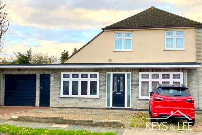 3 Bedroom Maisonette To Rent In Ascension Road, Romford, RM5