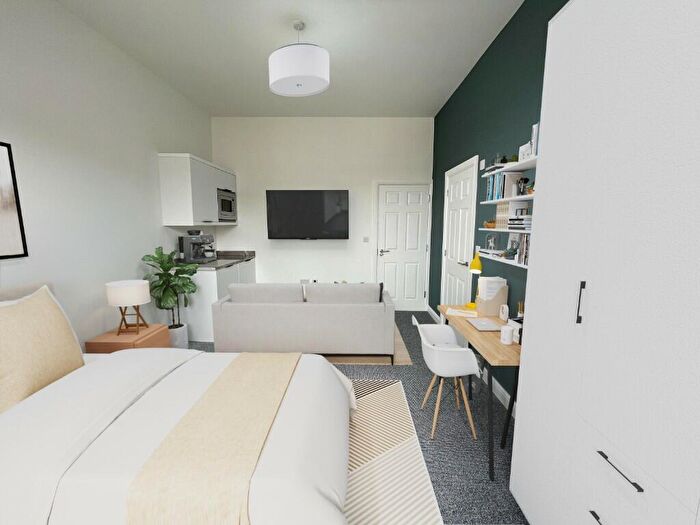 6 Bedroom Semi-Detached House To Rent In Kinglake Road - Studios - Available Now, CH44