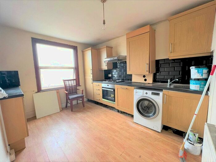 2 Bedroom Flat To Rent In Woodlands Road, Ilford, IG1