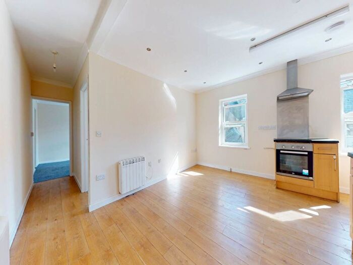 2 Bedroom Flat To Rent In Blue Street, Carmarthen, SA31