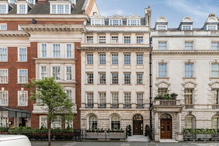 2 Bedroom Flat To Rent In Upper Brook Street, Mayfair, W1K