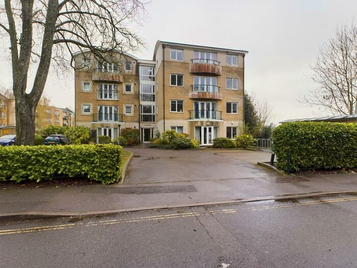 2 Bedroom Flat To Rent In Russell Road, Basingstoke, RG21