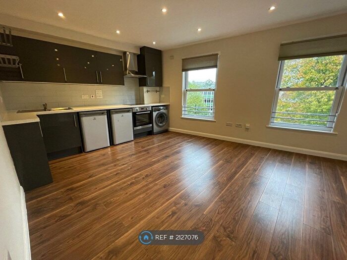 2 Bedroom Flat To Rent In Hornsey, London, N8