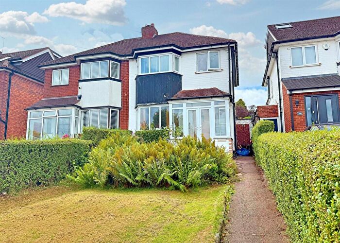 3 Bedroom Semi-Detached House For Sale In Clarence Road, Four Oaks, B74