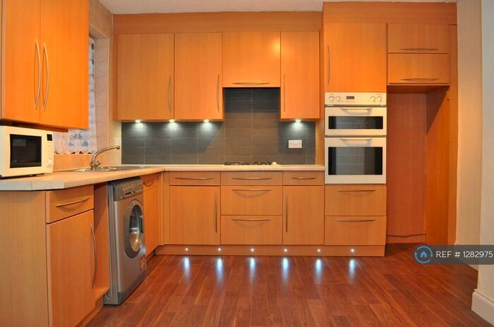 5 Bedroom Semi-Detached House To Rent In Ilmington Road, Harrow, HA3