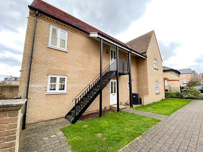2 Bedroom Flat To Rent In Cardinals Way, Ely, CB7
