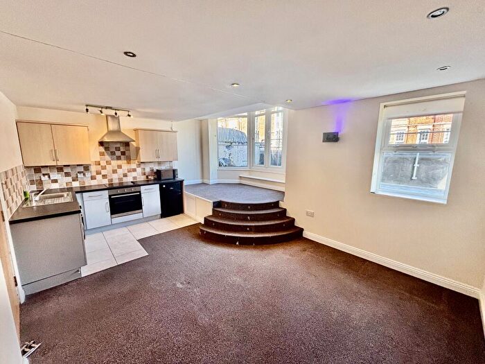 1 Bedroom Flat To Rent In Christchurch Road, BH1