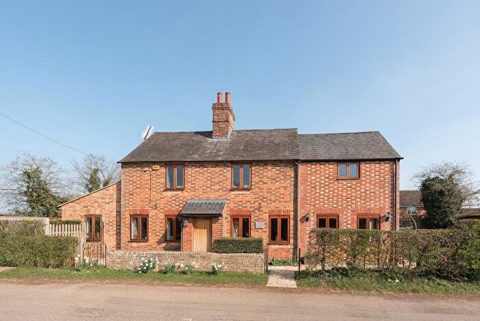 4 Bedroom Detached House For Sale In Water Statford Road, Tingewick, Buckinghamshire, MK18