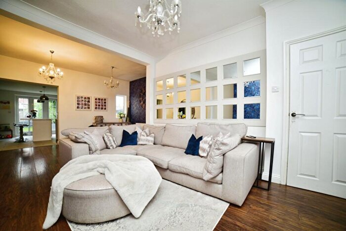 3 Bedroom Terraced House For Sale In The Paddock, Hull, HU4
