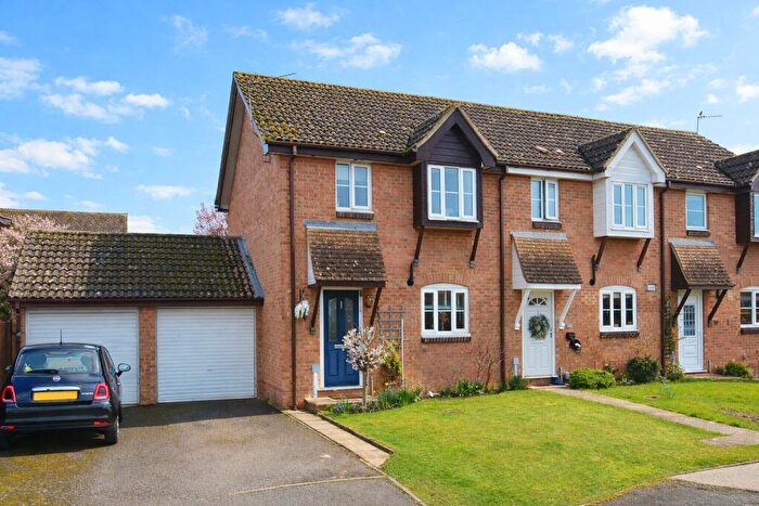 3 Bedroom End Of Terrace House For Sale In Astley Road, Thame, OX9