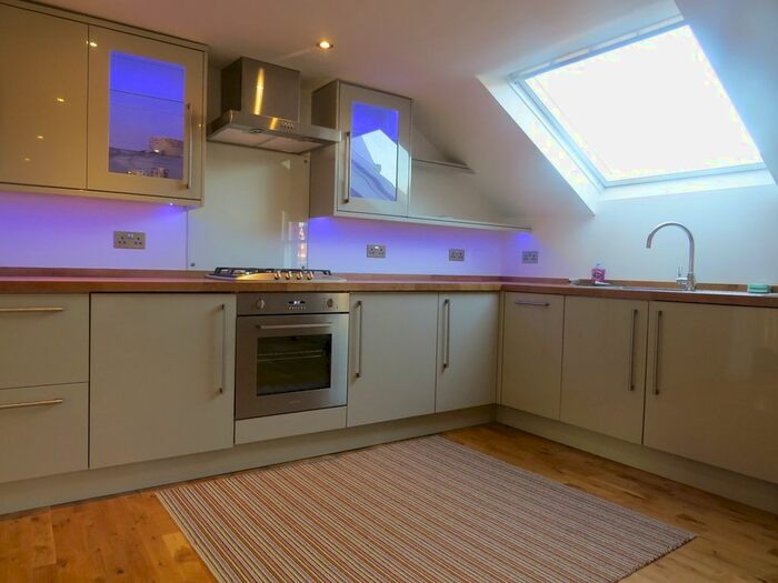 2 Bedroom Flat To Rent In Norwood Road, Herne Hill, London, SE24