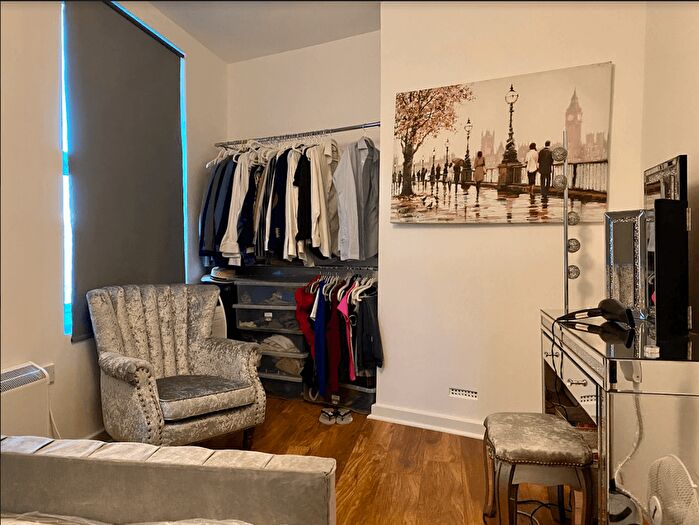2 Bedroom Flat To Rent In London, SE26