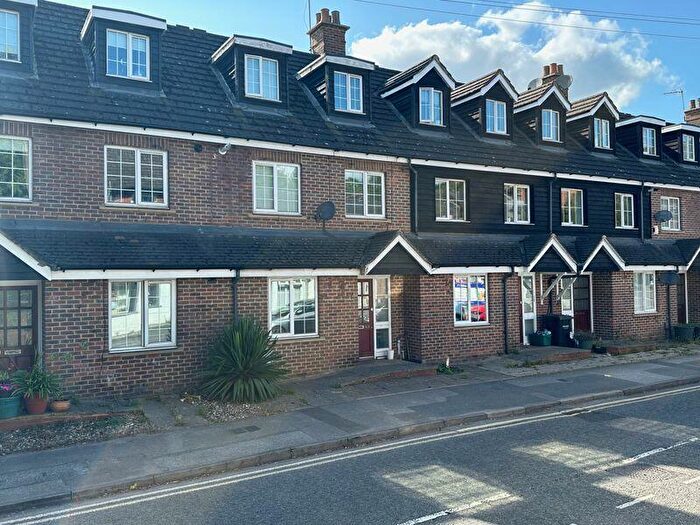 1 Bedroom Flat To Rent In Waterside, Chesham, HP5