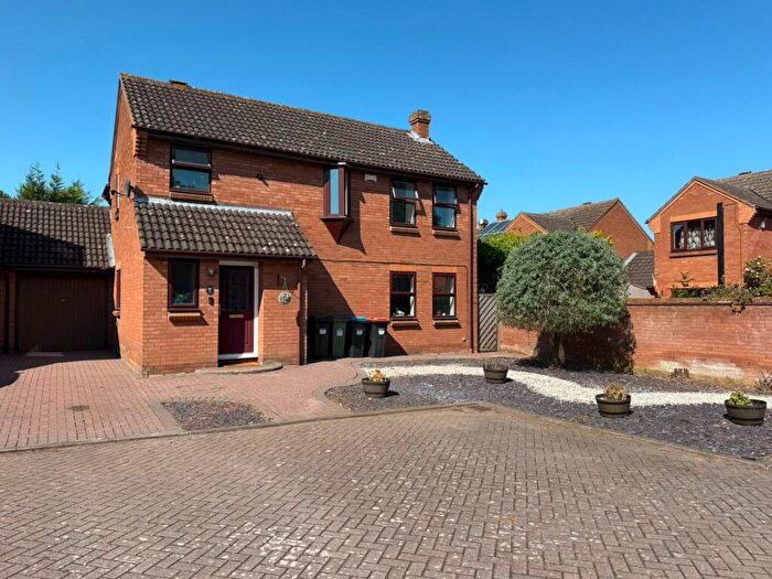 4 Bedroom Detached House For Sale In Booker Avenue, Milton Keynes, MK13