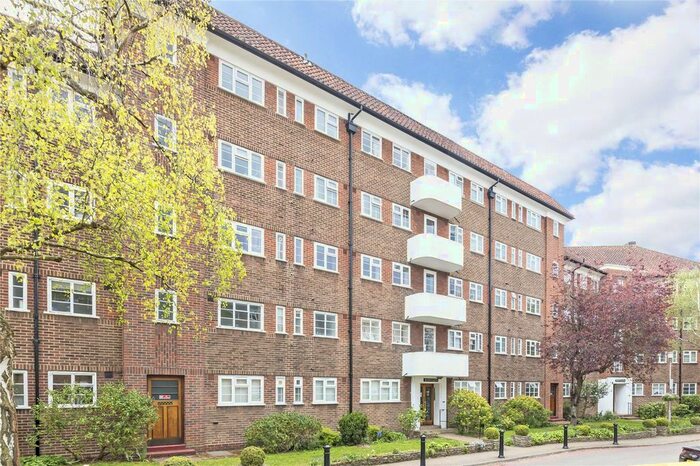 2 Bedroom Flat To Rent In Courtlands, Sheen Road, Richmond, TW10
