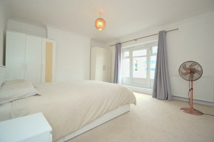 2 Bedroom Apartment To Rent In St. Mark's Hill, Surbiton, KT6