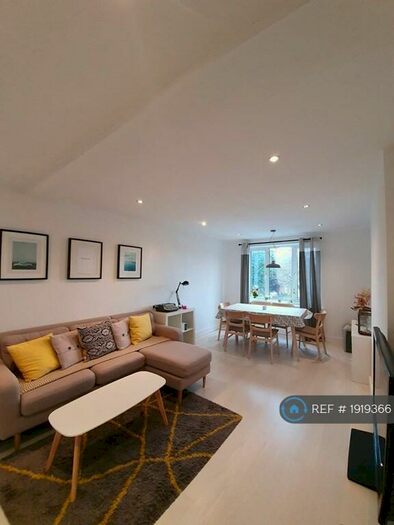 2 Bedroom Flat To Rent In Brotherton Drive, Salford, M3