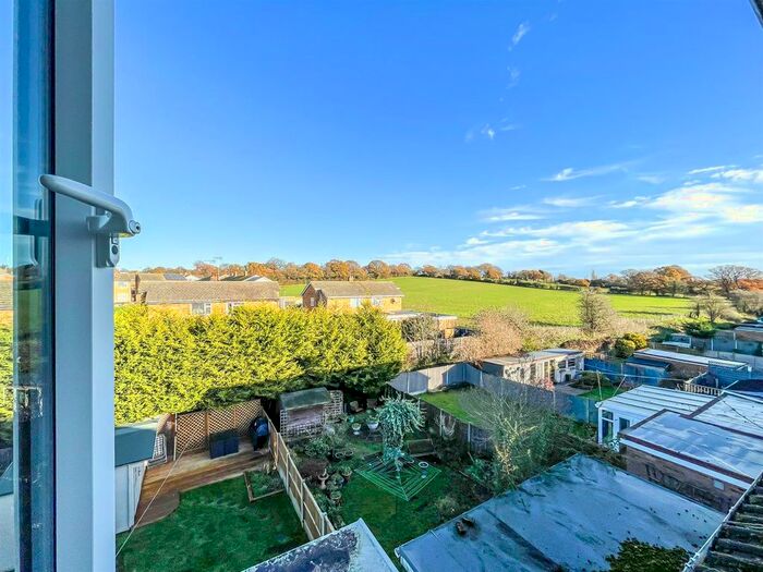 4 Bedroom Semi-Detached House For Sale In Bramfield Road West, Rayleigh, SS6